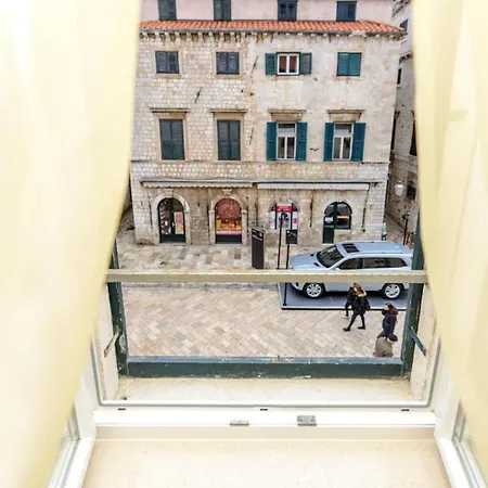 Stradun بيت ضيافة 3*
