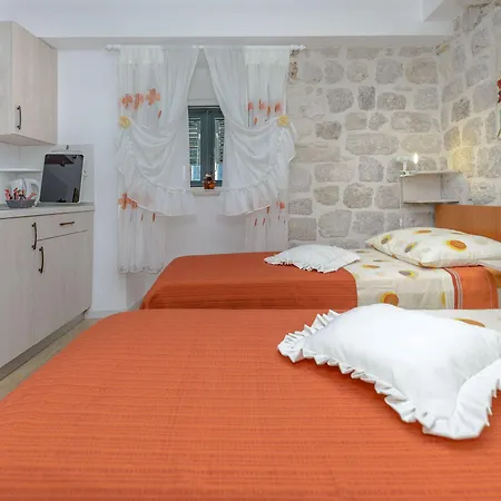 Πανσιόν Stradun 3*