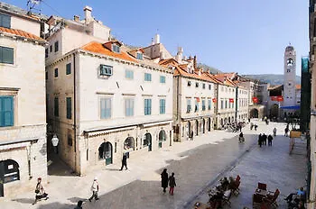 Stradun بيت ضيافة 3*